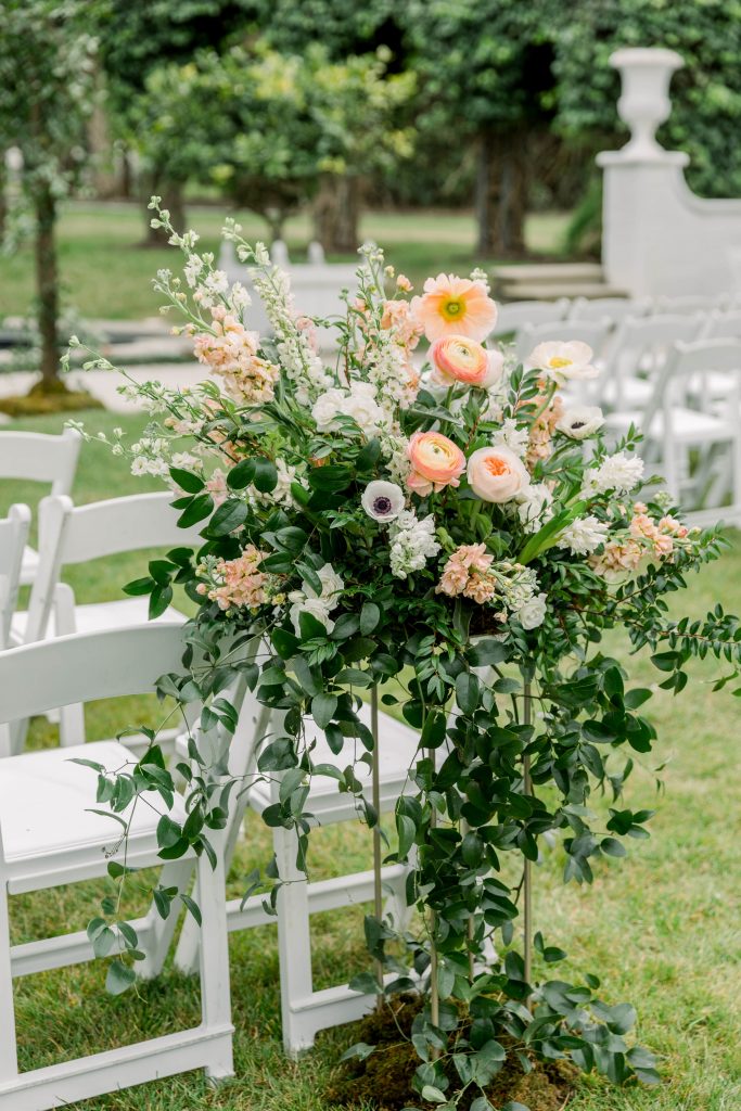 wedding ceremony pillar flower arrangement