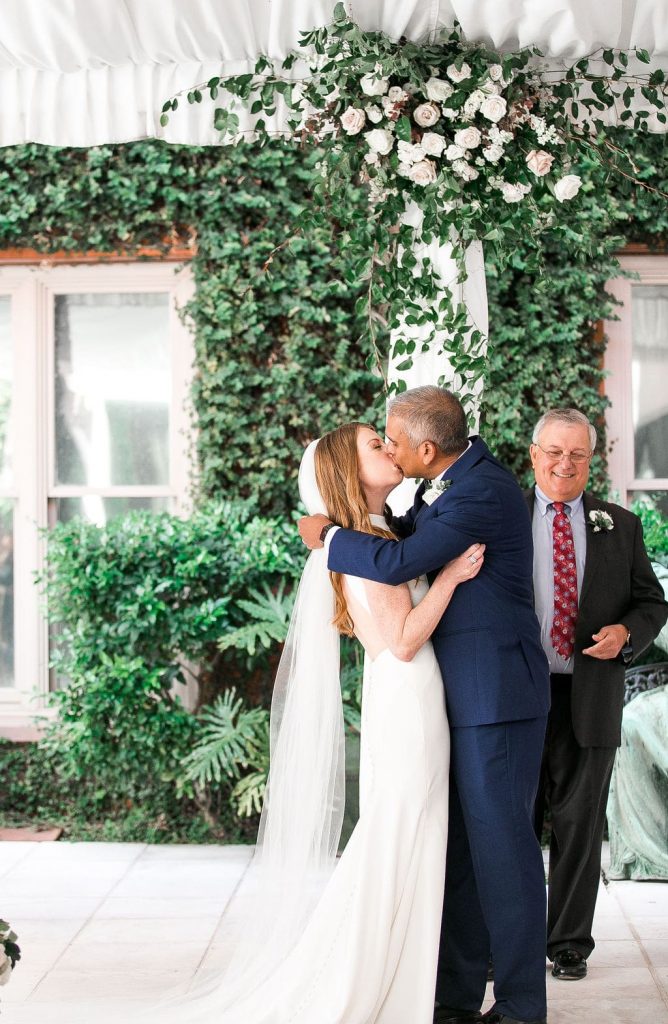 Savannah bride and groom kissing