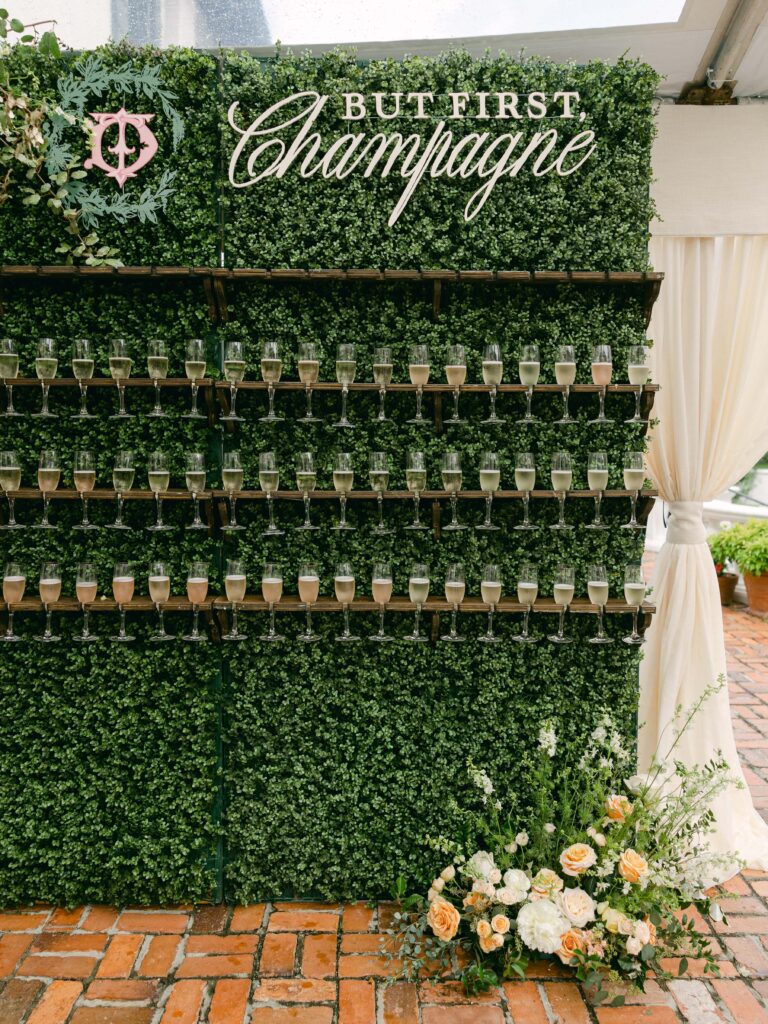 Boxwood champagne wall
